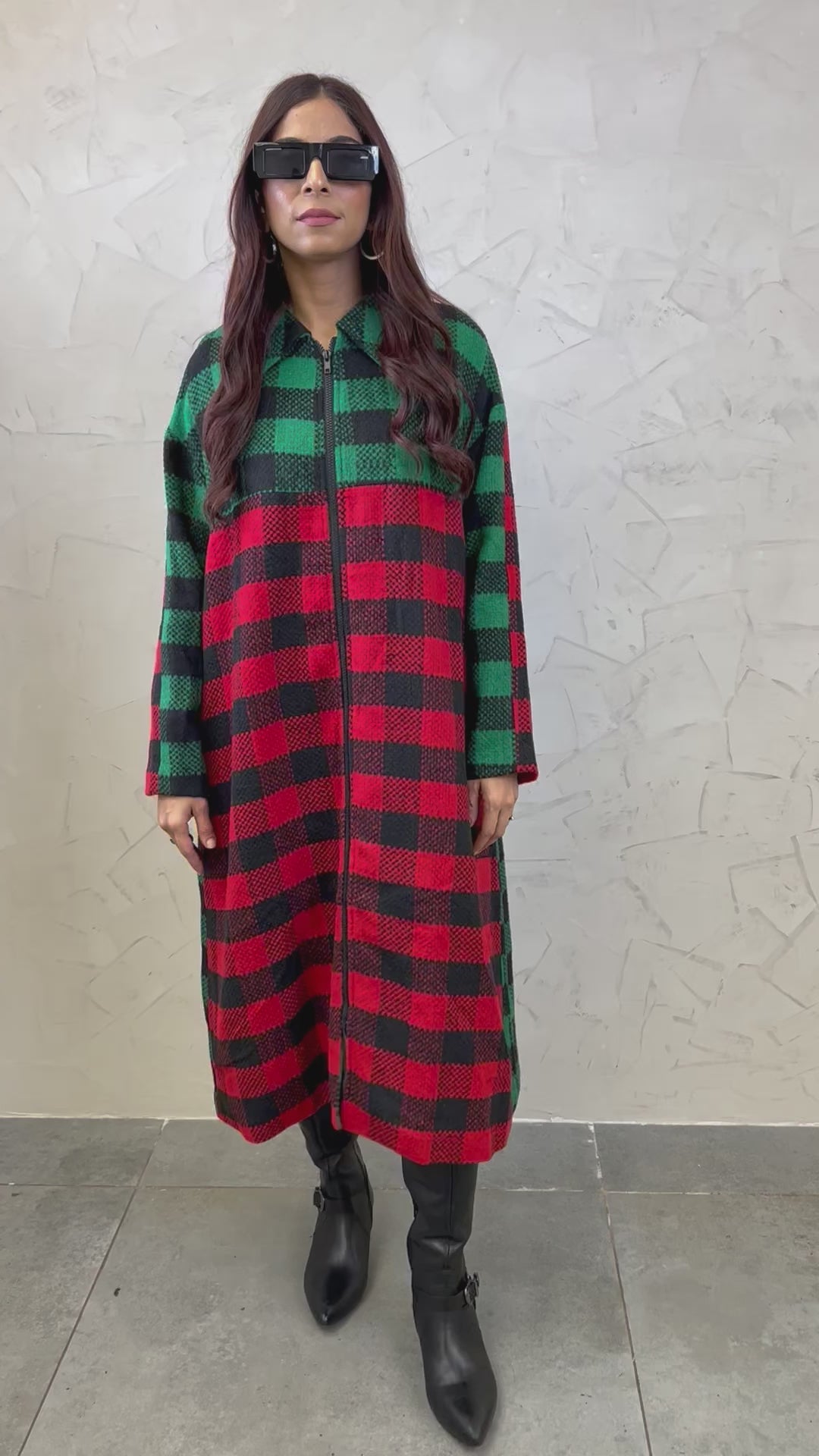 Red and Green  Oversized Long Trench Coat with checked pattern, Side  Pockets, Drop Shoulder with Full Sleeves and Front Zipper Closure