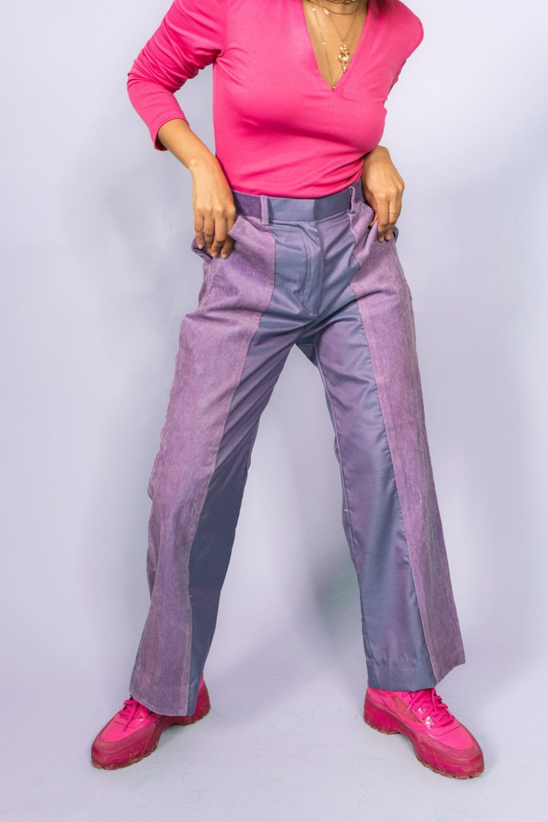 Chic low waist corduroy trousers with zip closure