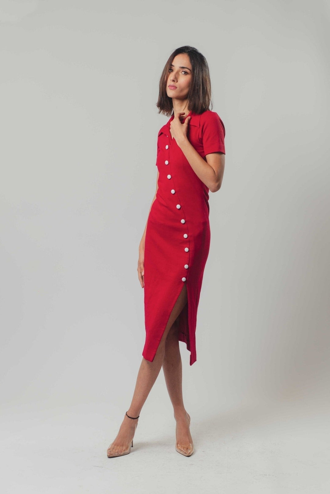 Chic red bodycon dress with side slit