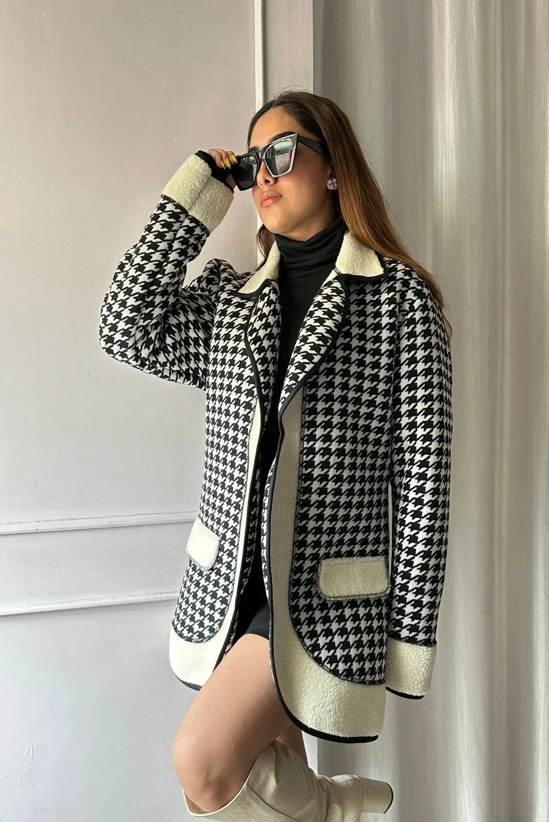 Luxurious houndstooth jacket in tweed fabric