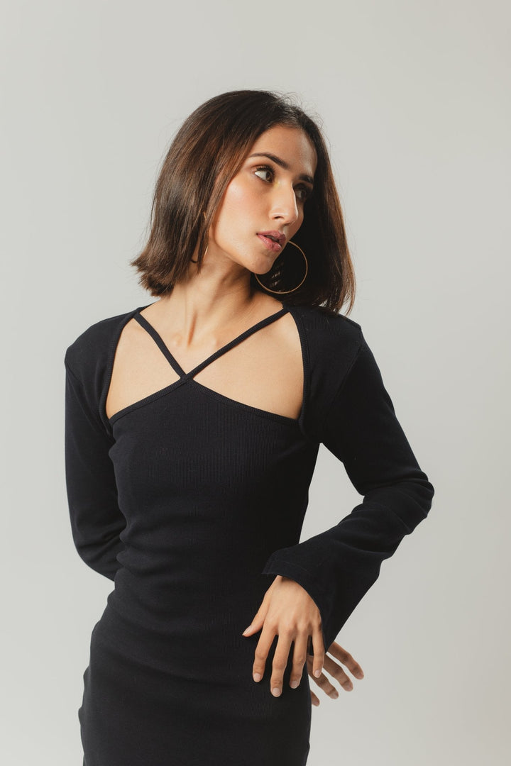 Versatile black dress with criss cross neckline